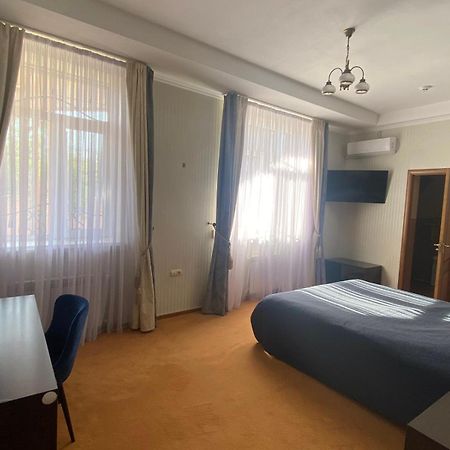 In Hotel Kamianets-Podilskyi Luaran gambar