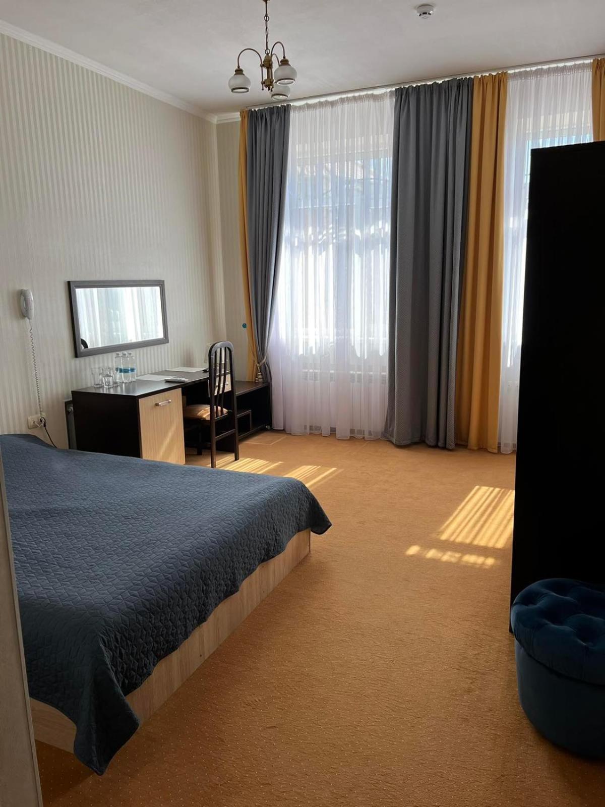In Hotel Kamianets-Podilskyi Luaran gambar