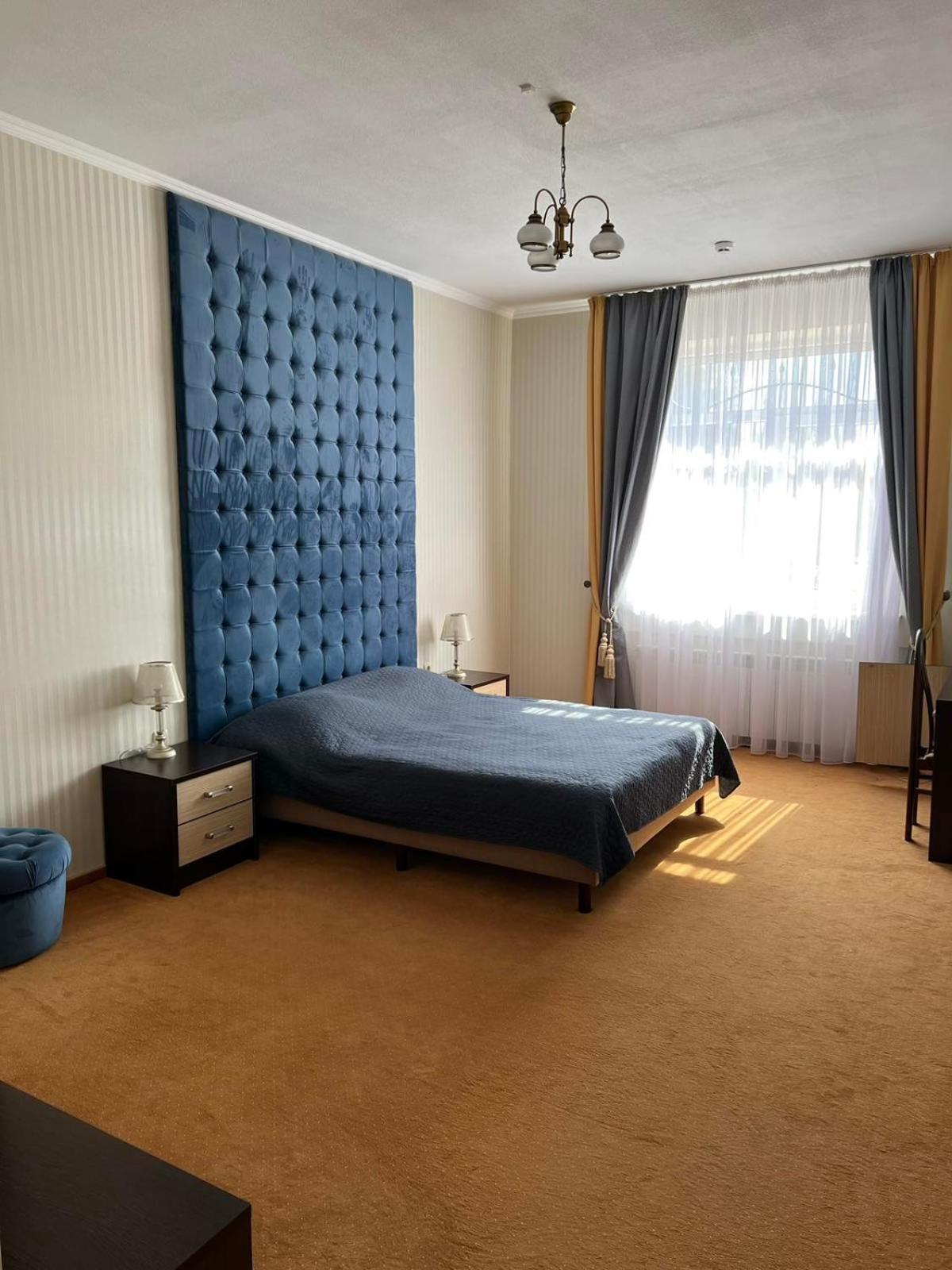 In Hotel Kamianets-Podilskyi Luaran gambar